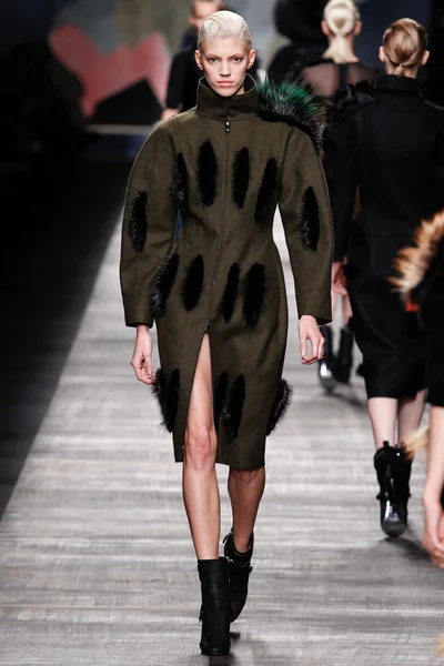 Look 5